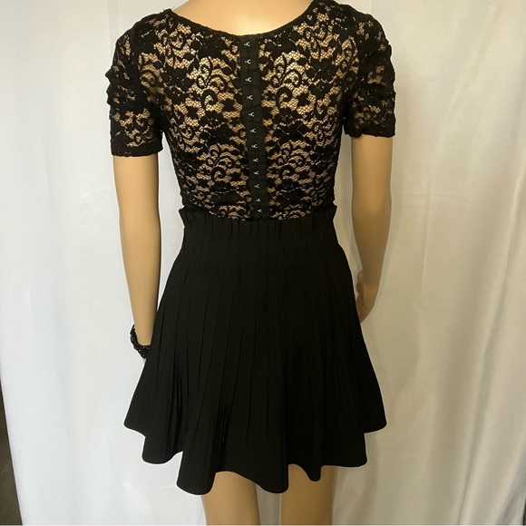 Zara Skort, Includes Top + Bracelet - Picture 7 of 11